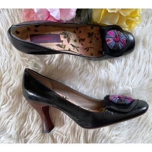 Kenzo Patent Leather Fur Trimmed Button Retro Pin Up girl Pumps Heels 8​​​​​​